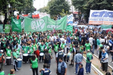 Gremios piden que el aumento de Nación se replique para bonaerenses