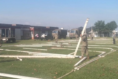 Comenzaron a armar la carpa en el Hospital