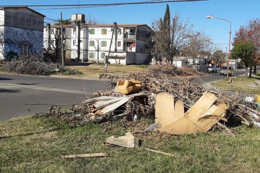 Petrecca sale a cuidar de afuera hacia adentro, pero le implosionan los barrios vulnerables