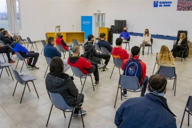 Abren sus puertas algunos natatorios y gimnasios en la ciudad