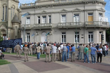 Fuerte malestar de los empleados municipales por el acuerdo salarial