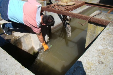 Planta depuradora: denuncian  que no funciona y que está contaminando el Río Salado