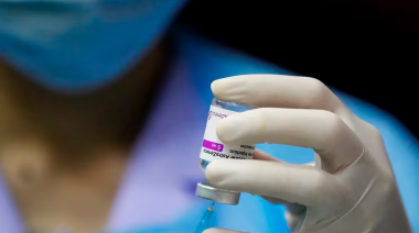 AstraZeneca dijo ante un tribunal británico que su vacuna COVID puede causar efectos secundarios 'poco comunes'