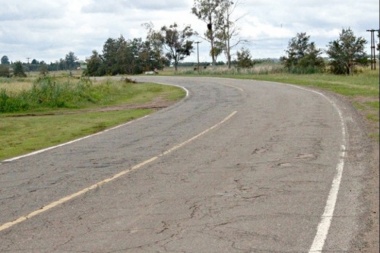 Chau reasfaltado del Camino a la Laguna