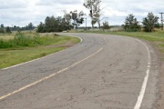 Chau reasfaltado del Camino a la Laguna