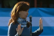 CFK le pegó a Macri y postergó el anuncio de su candidatura