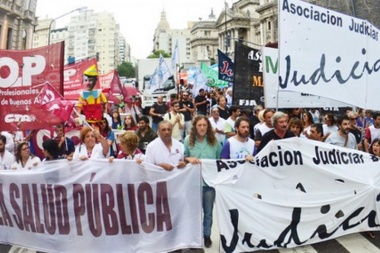 Instalarán una carpa en el Congreso para que Vidal los llame a paritarias