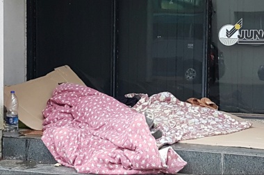 Más gente durmiendo en la calle en Junín