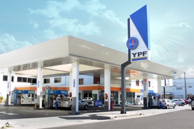 YPF y Axion se suman  a la suba y ajustan  hasta un 12 por ciento sus combustibles