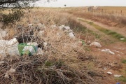 Secuestraron bidones de agroquímicos en un camino rural