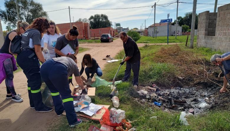 Se concretaron tareas de limpieza y erradicación de microbasurales en el Barrio “René Favaloro” de Lincoln