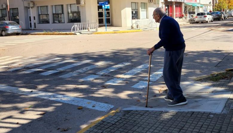 Accesibilidad: Se construyen nuevas rampas de acceso en veredas de la ciudad