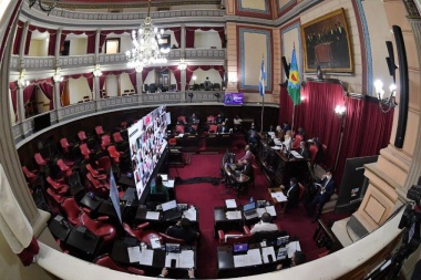 El bloque de JxC aprobó pliegos de los 41 jueces de Vidal