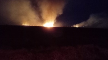 Otra dura jornada contra los incendios para los bomberos