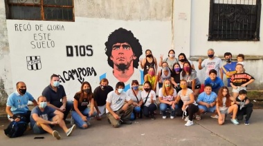Homenaje a Maradona en el Club Mariano Moreno