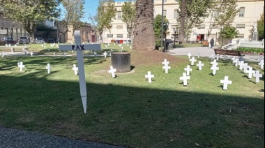 Un cementerio en la plaza Merced de Pergamino