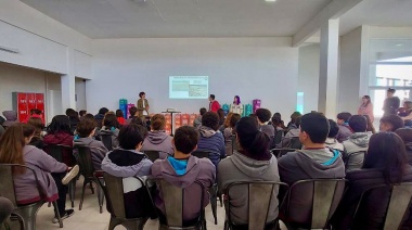 Charla sobre medio ambiente en la secundaria de la UNNOBA