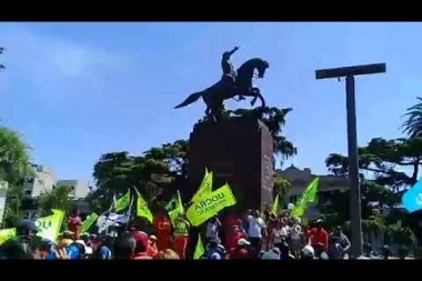 Plaza 25 de Mayo: esta tarde van todos