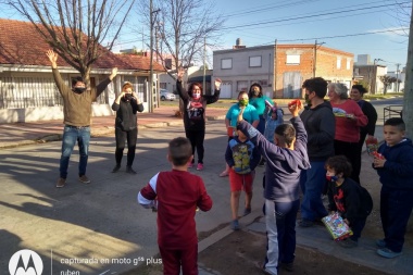 Compromiso Federal Junín repartió juguetes por los barrios