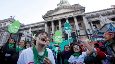 Con un acto, se promulgó la legalización del aborto y el plan de los Mil Días