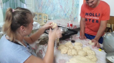 Don Ito y los jóvenes del Centro de Contención realizaron más de 130 panes dulces