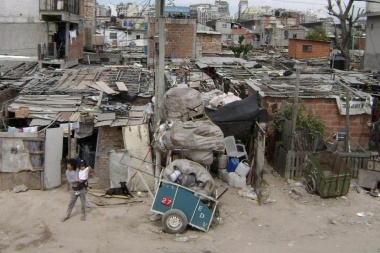 El 35% de los argentinos es pobre y hay 3 millones de indigentes