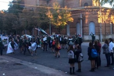 Preocupación en Saladillo: estudiantes quisieron “pelar” a egresadas en un boliche