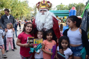 Los Reyes Magos regalaron libros a los más chicos