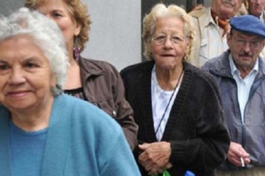 Jubilaciones: habría aumento porcentual, escalonado y la mínima superará los $15 mil
