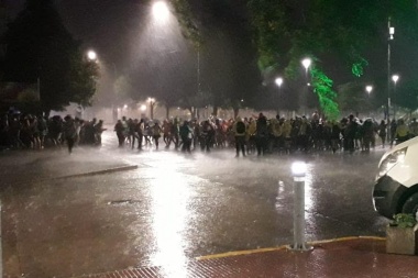 La intensa lluvia les facilitó la tarea a las autoridades en el UPD