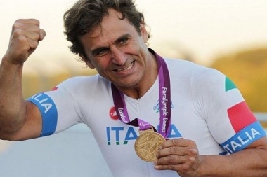 Alex Zanardi lucha por su vida, luego de sufrir un accidente