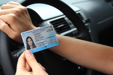 Licencias de conducir: prorrogan los vencimientos por un año