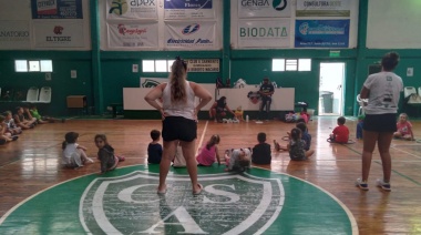 Recicladoras del relleno sanitario capacitan a niños de colonias