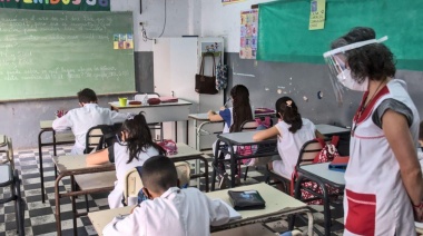 Tirar la piedra y esconder la mano