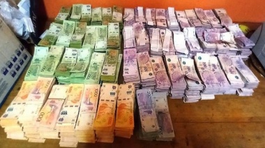 Una pareja viajaba con casi $ 10 millones sin declarar