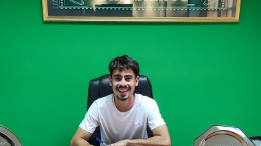 Gabriel Díaz Núñez firmó su contrato profesional con Sarmiento