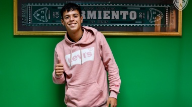 Manuel Mónaco firmó su primer contrato profesional con el Verde
