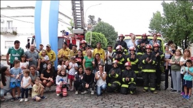 Emotivo recibimiento a los bomberos juninenses que estuvieron en Corrientes