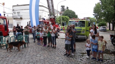 Emotivo recibimiento a los bomberos juninenses que estuvieron en Corrientes
