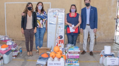 Entrega de importantes insumos a las escuelas de Alem
