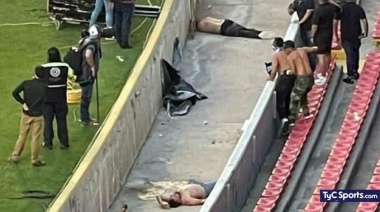 Horror en el fútbol mexicano: aseguran que al menos 17 hinchas murieron tras una escalofriante pelea