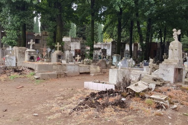 Documento fotográfico: el  Cementerio del Oeste sufre un  alarmante estado de abandono