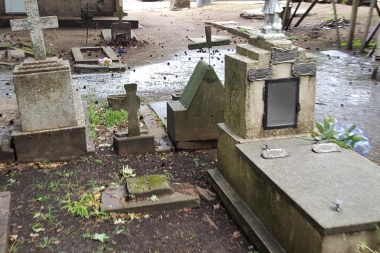 Documento fotográfico: el  Cementerio del Oeste sufre un  alarmante estado de abandono