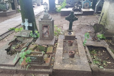 Documento fotográfico: el  Cementerio del Oeste sufre un  alarmante estado de abandono