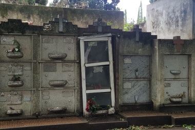 Documento fotográfico: el  Cementerio del Oeste sufre un  alarmante estado de abandono