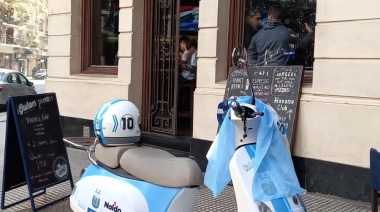 Naldo presentó su “Scaloneta”, la moto que apoyará a la Selección