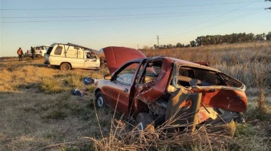 Se quedaron sin nafta y una camioneta los atropelló mientras empujaban: dos muertos