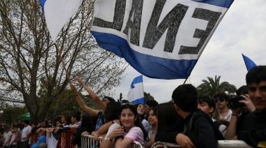 Los estudiantes comenzaron a celebrar con los tradicionales bailes
