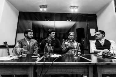 Franco Basso y Los Austeros presentaron su disco en formato conferencia
