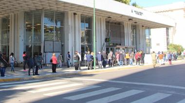 Los bancos vuelven a atender en el horario de 10 a 15